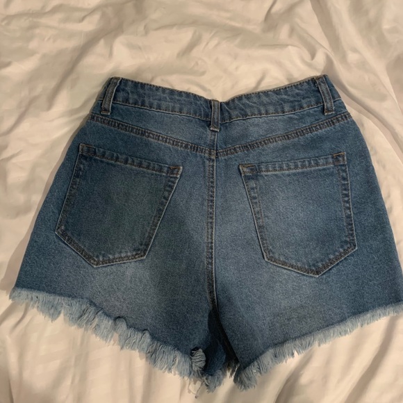 High waisted ripped jean shorts! - Picture 3 of 3